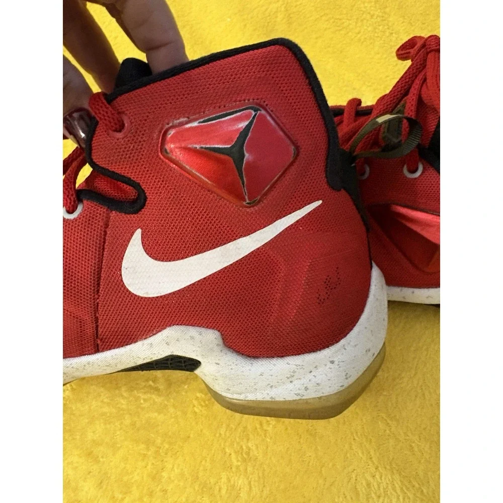 Nike LeBron Shoes Big Boys Red High Basketball Shoes On Court 808709-610 Size 5Y
